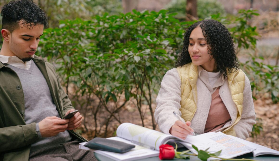 pexels-budgeron-bach-6532623